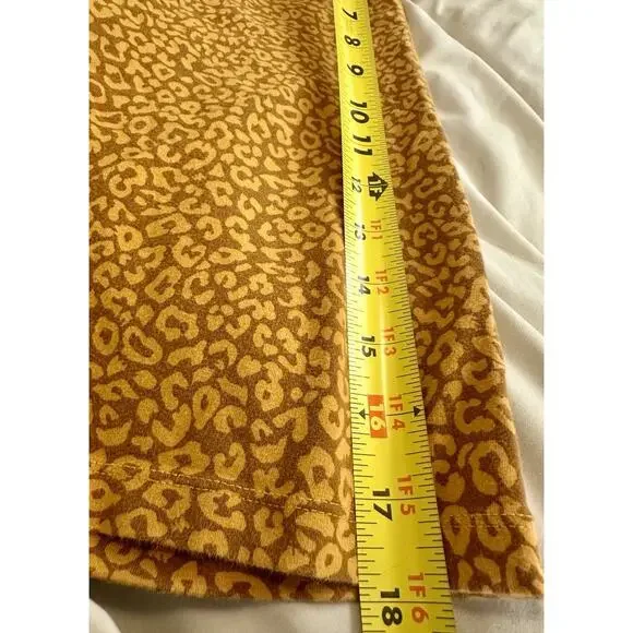 Lou & Grey Medium Leopard Giraffe Orange Yellow Biker Short - Picture 7 of 8